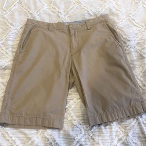 Men’s khaki shorts